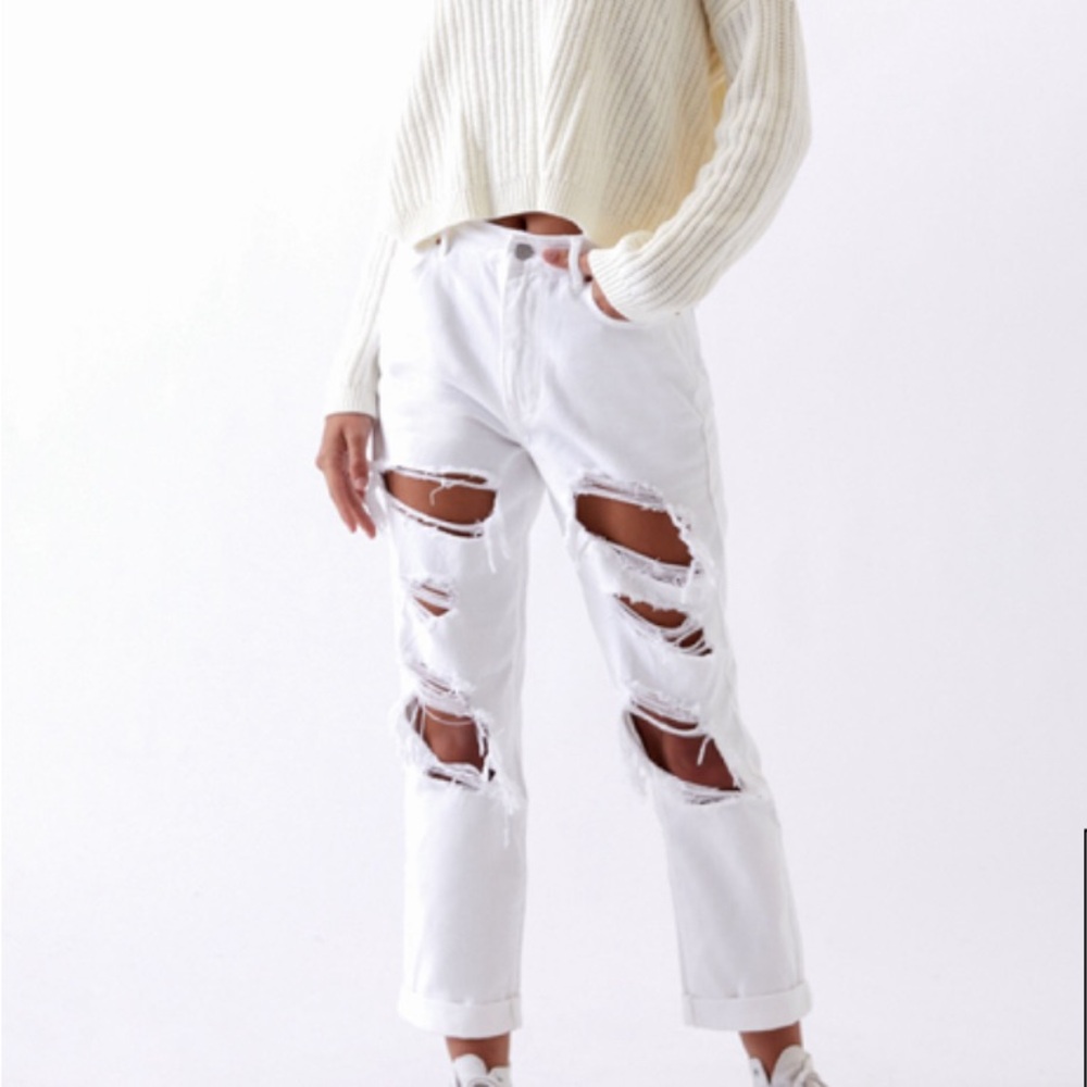 NWT Women’s White PacSun Distressed Mom Jeans Size 26.